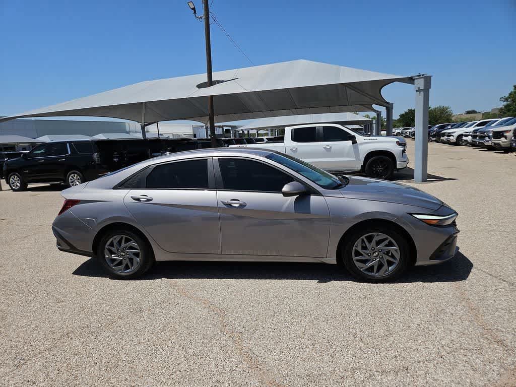 Used 2024 Hyundai Elantra SEL FWD image 9