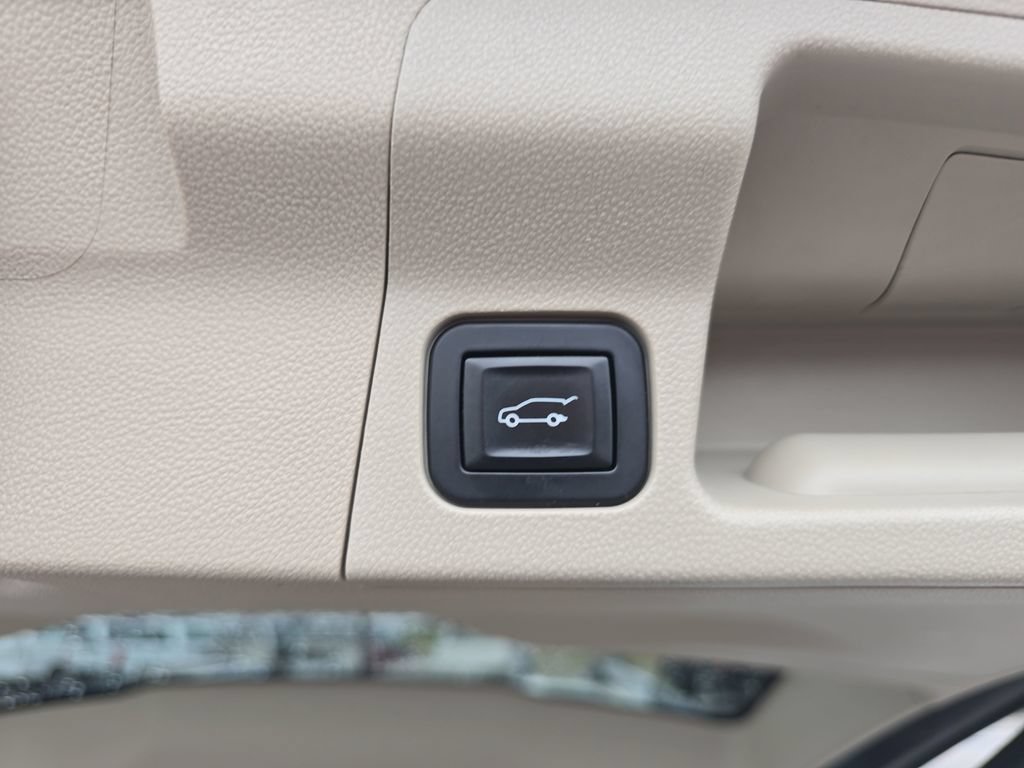 Used 2018 GMC Acadia Denali w/ Technology Package FWD image 13