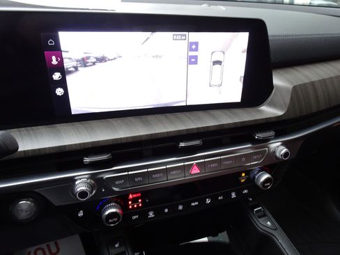 Used 2024 Kia Telluride SX w/ Towing Package image 21