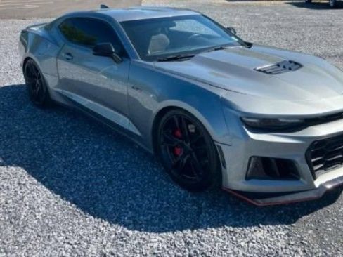 Used 2023 Chevrolet Camaro LT w/ Technology Package RWD image 9