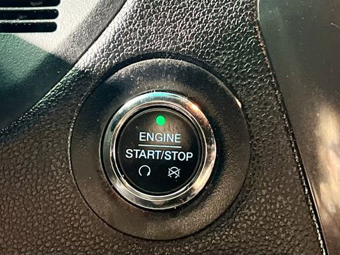 Used 2016 Ford Explorer XLT image 24