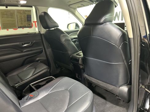 Used 2025 Toyota Grand Highlander AWD image 13
