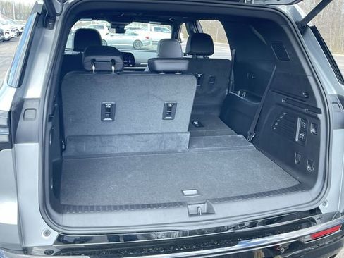 Used 2025 Chevrolet Traverse High Country w/ LPO, Floor Liner Package FWD image 27