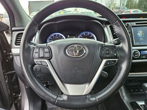 Used 2017 Toyota Highlander XLE image 22