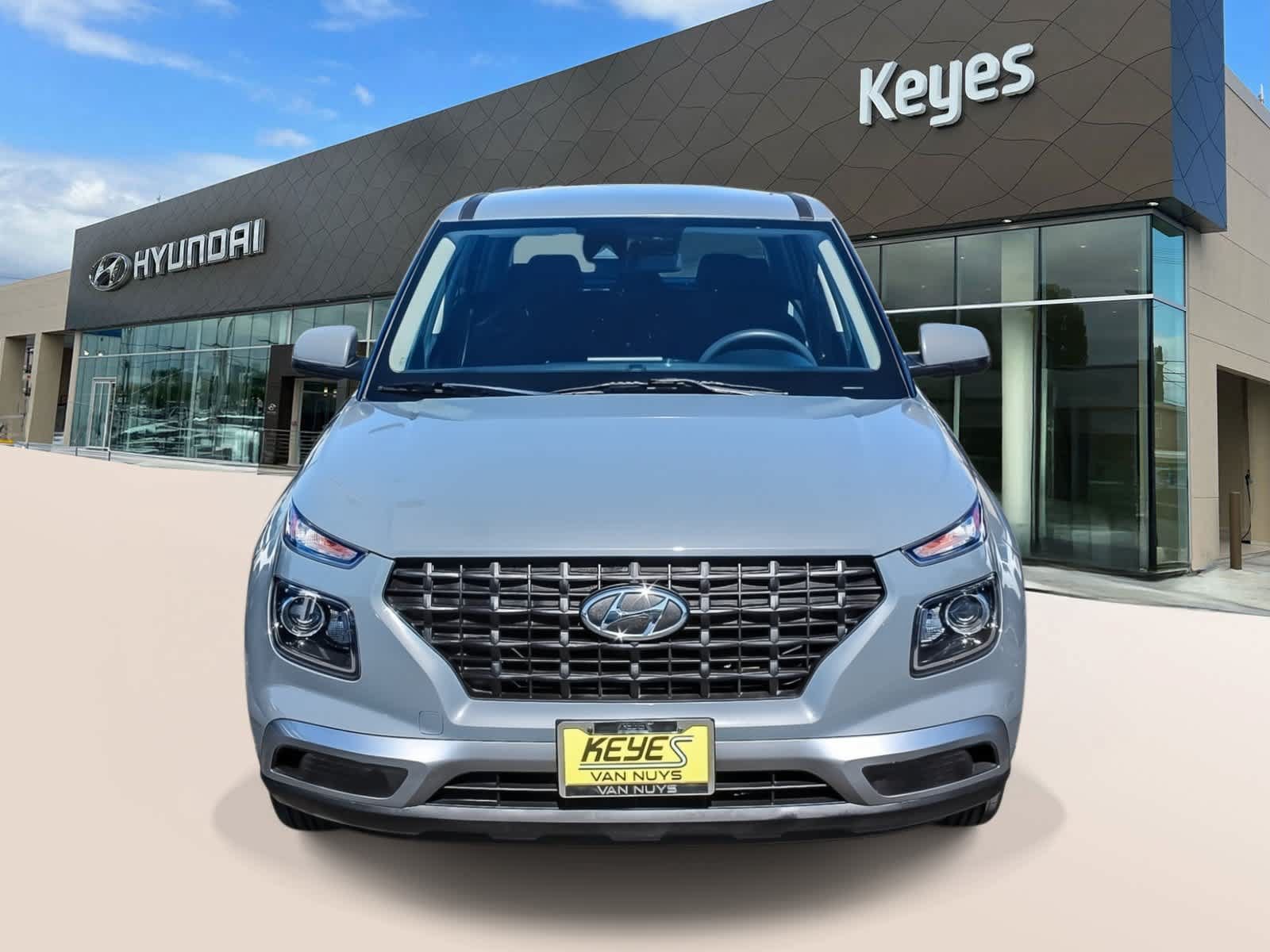 Used 2020 Hyundai Venue SE FWD image 2