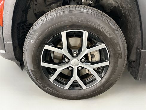 Used 2023 Jeep Grand Cherokee L Limited w/ Luxury Tech Group II AWD/4WD image 38