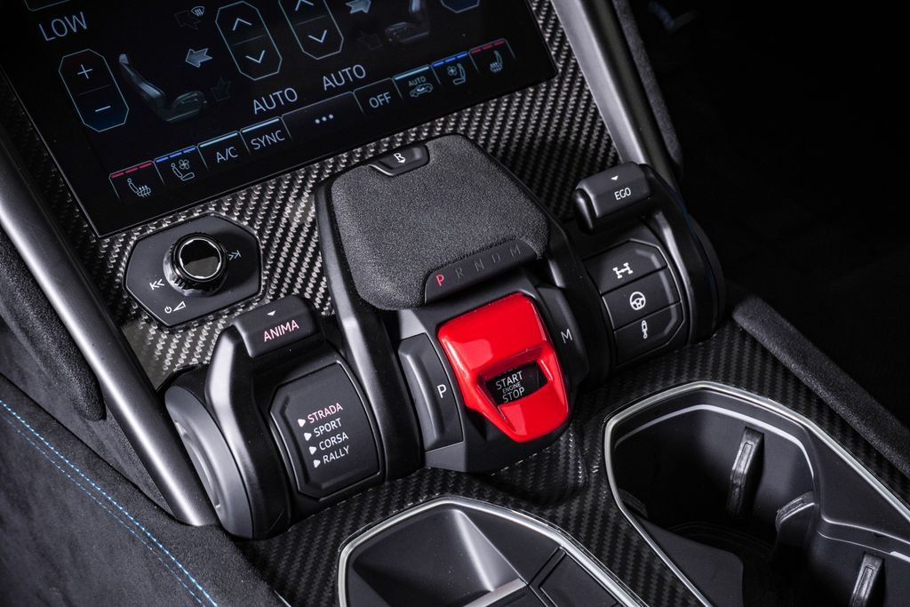 Used 2024 Lamborghini Urus Performante AWD/4WD image 31