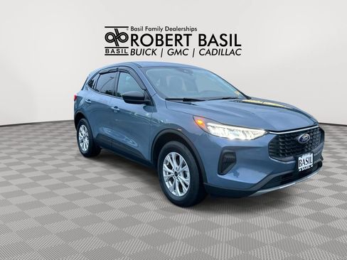 Used 2025 Ford Escape Active w/ Cold Weather Package AWD/4WD image 2