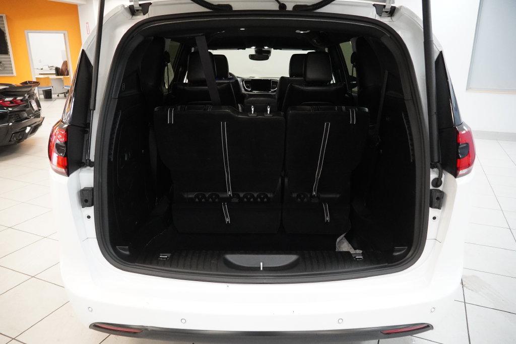 Used 2024 Chrysler Pacifica Limited FWD image 19