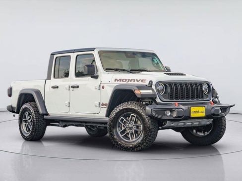 Used 2025 Jeep Gladiator Mojave w/ Convenience Group AWD/4WD image 1