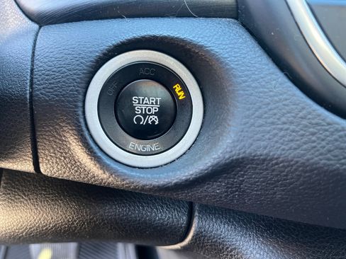 Used 2015 Chrysler 200 Limited w/ Convenience Group image 28