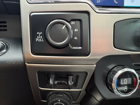 Used 2022 Ford F350 Platinum w/ Tremor Off-Road Package AWD/4WD image 24