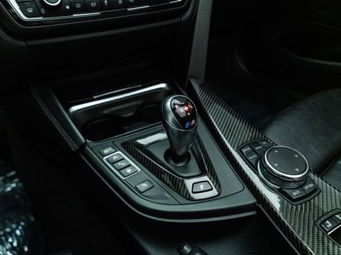 Used 2015 BMW M4 Convertible image 26