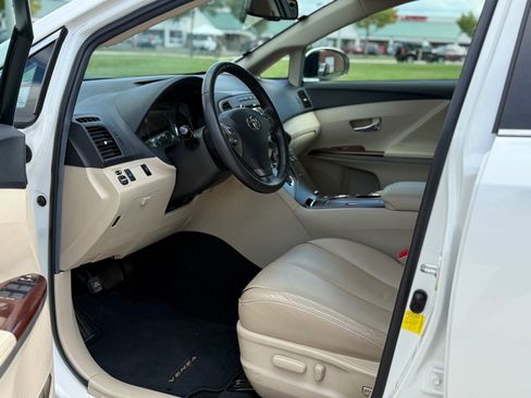 Used 2011 Toyota Venza AWD w/ Comfort Pkg image 9