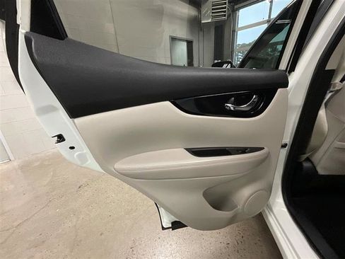 Used 2017 Nissan Rogue Sport SL w/ SL Premium Package AWD/4WD image 19