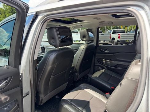 Used 2023 GMC Acadia SLT w/ Preferred Package AWD/4WD image 11