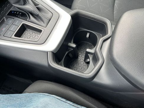 Used 2025 Toyota RAV4 XLE image 41