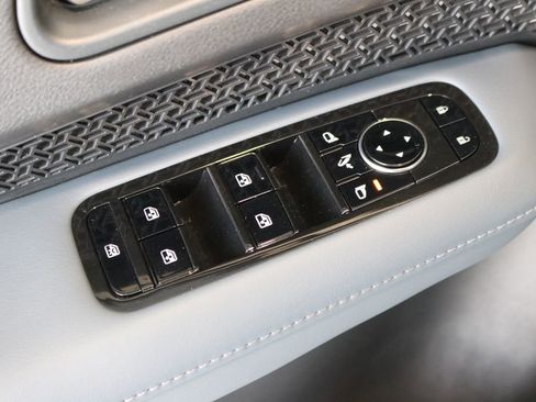 Used 2024 Nissan Ariya AWD image 14