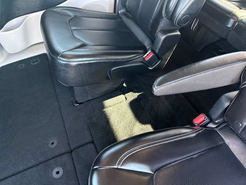 Used 2023 Chrysler Pacifica Touring-L FWD image 26