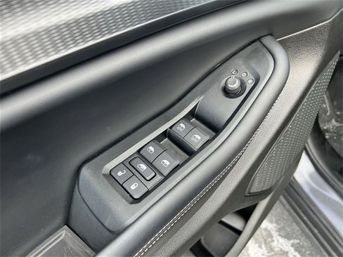 Used 2025 Jeep Grand Cherokee Laredo image 15