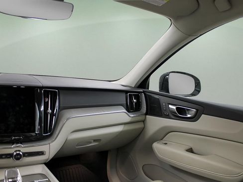 Certified 2023 Volvo XC60 B5 Ultimate w/ Climate Package image 15