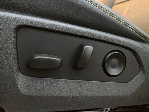 Used 2025 Chevrolet Colorado ZR2 w/ Midnight Edition image 12