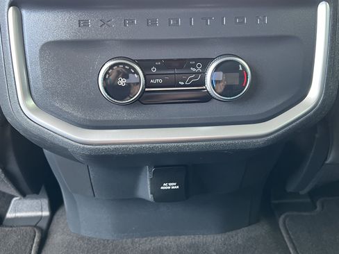 Used 2025 Ford Expedition Max Active AWD/4WD image 27