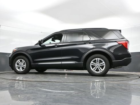Used 2020 Ford Explorer XLT w/ Equipment Group 202A AWD/4WD image 43