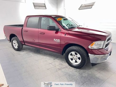 Used 2021 RAM 1500 Classic SLT image 3