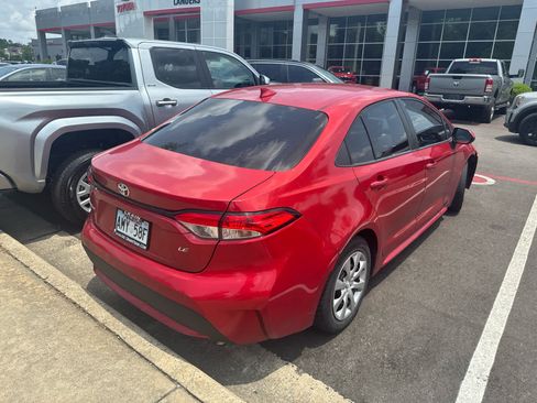 Used 2020 Toyota Corolla LE FWD image 7