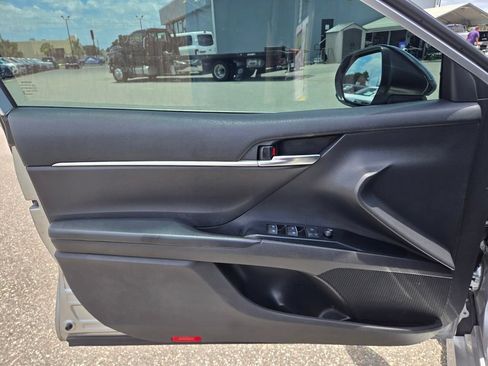 Used 2020 Toyota Camry LE FWD image 21