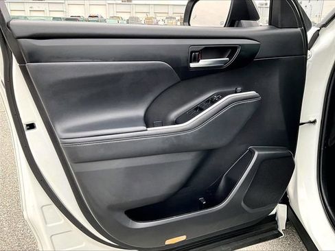 Used 2022 Toyota Highlander XSE image 9