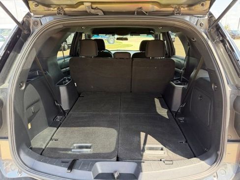 Used 2017 Ford Explorer XLT FWD image 7