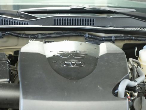 Used 2019 Toyota Tacoma TRD Off-Road w/ Technology Package image 13