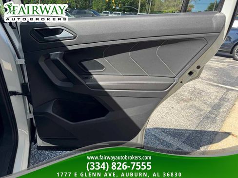 Used 2023 Volkswagen Tiguan SE AWD/4WD image 28