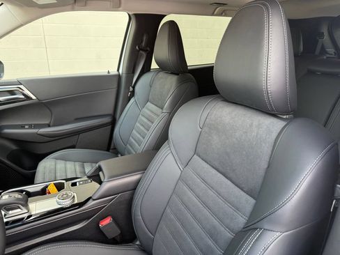 New 2026 Mitsubishi Outlander AWD image 21