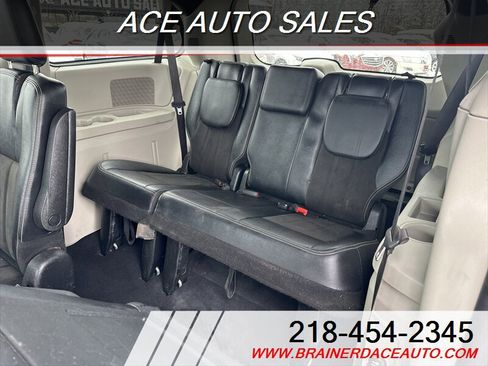 Used 2019 Dodge Grand Caravan SXT image 14