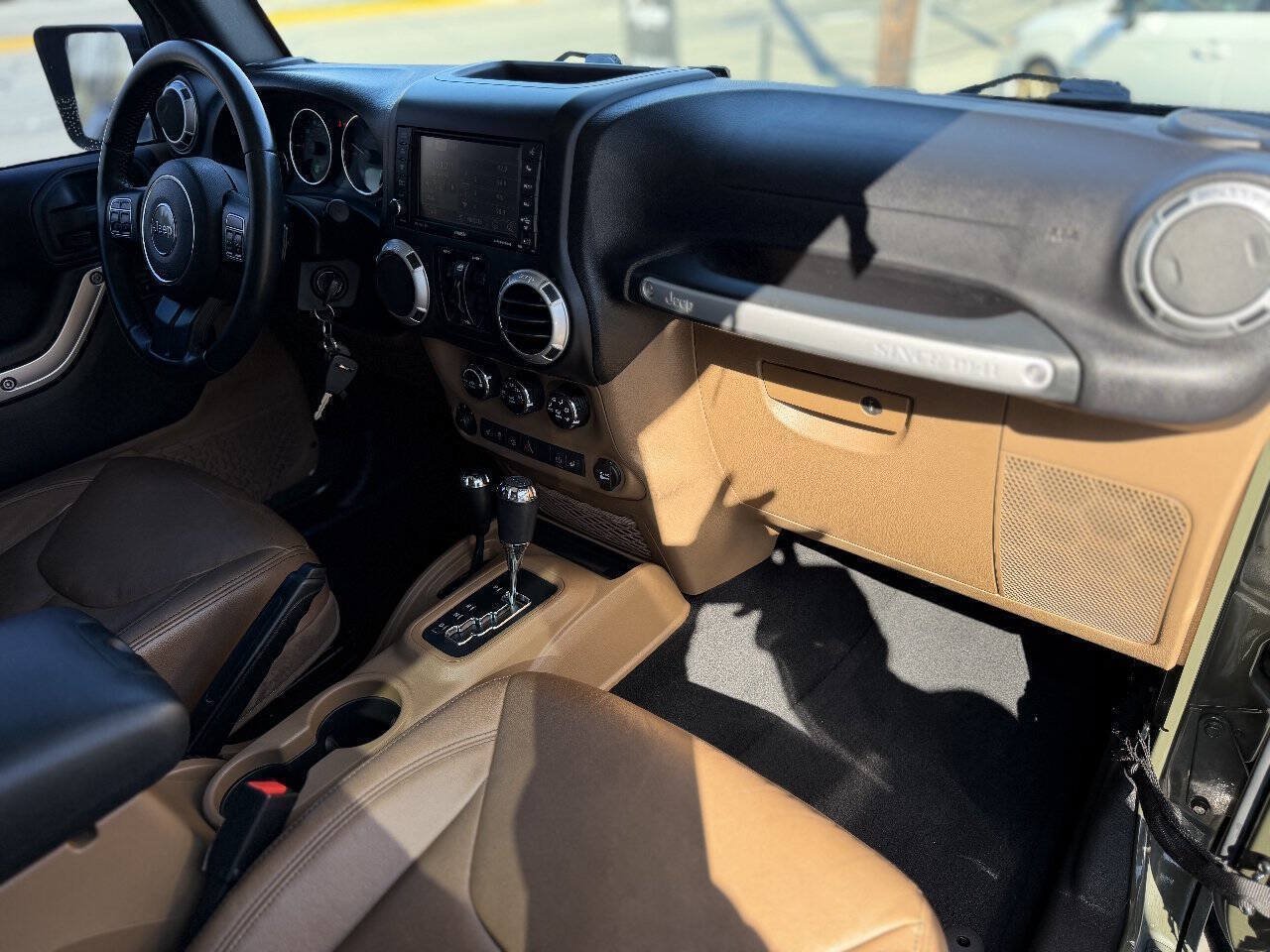 Used 2015 Jeep Wrangler Unlimited Sahara w/ Max Tow Package AWD/4WD image 21