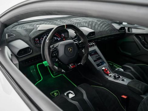 Used 2022 Lamborghini Huracan STO image 18