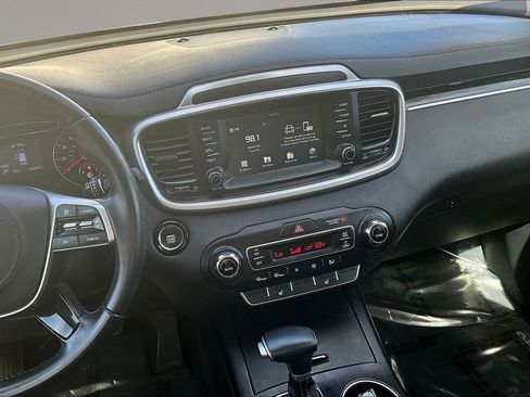 Used 2020 Kia Sorento S image 9