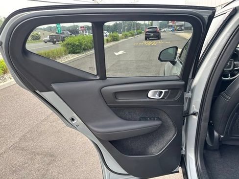 Certified 2025 Volvo XC40 B5 Plus AWD/4WD image 16