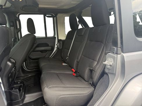 Used 2019 Jeep Wrangler Unlimited Sahara AWD/4WD image 13
