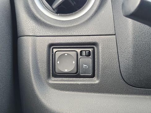 Used 2016 Nissan Versa Note SV FWD image 23