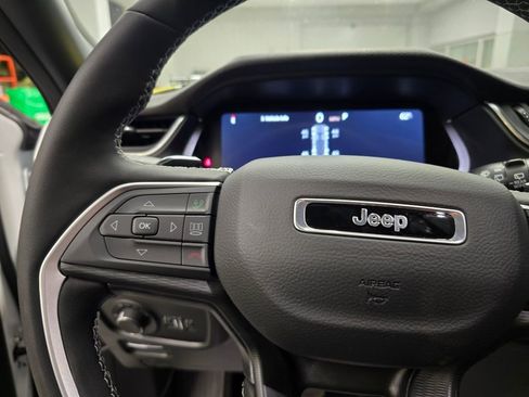 New 2025 Jeep Grand Cherokee Laredo w/ Luxury Tech Group I RWD image 17