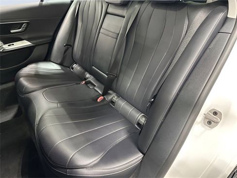 Used 2025 Mercedes-Benz E 350 4MATIC Sedan image 31