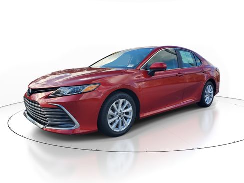 Certified 2023 Toyota Camry LE image 3
