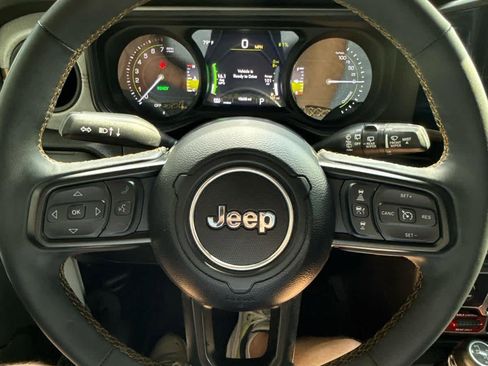 Used 2024 Jeep Wrangler Unlimited image 27