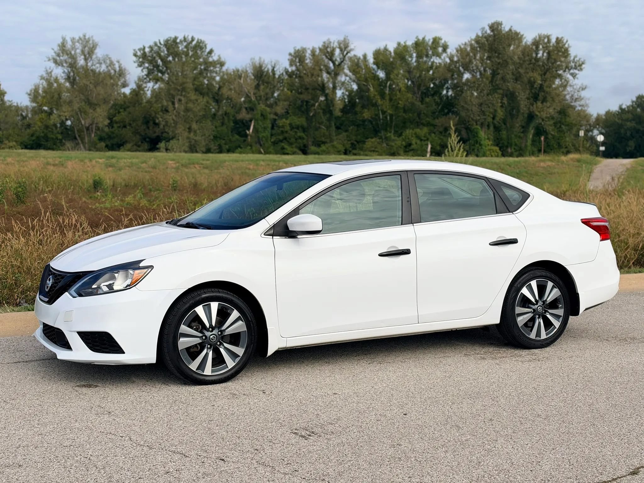 Used 2019 Nissan Sentra SV w/ Special Edition Package FWD image 15