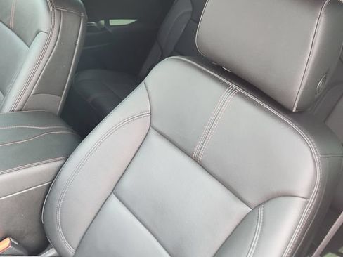 Used 2023 Chevrolet Traverse RS FWD image 24