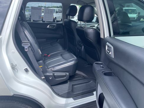 Used 2018 Nissan Pathfinder SL AWD/4WD image 32